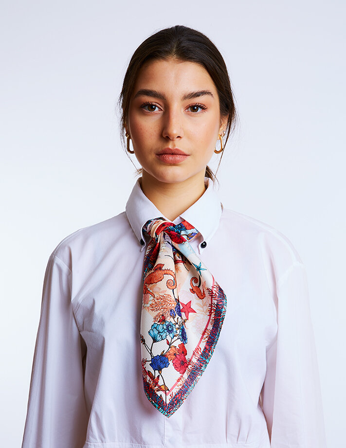 How to Wear a Silk Scarf? Learn these 7 Amazing Ways