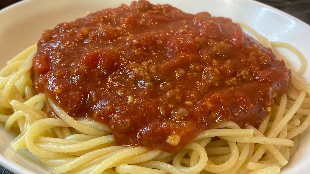 homemade spaghetti sauce with fresh tomatoes