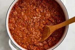 homemade spaghetti sauce with fresh tomatoes